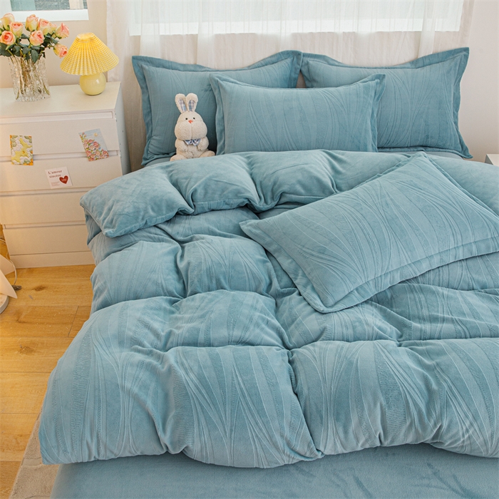 91家纺网 家纺一手货源 找家纺 锦罗绣 2025新款全消光烂花230克牛奶绒四件套 几何-蓝