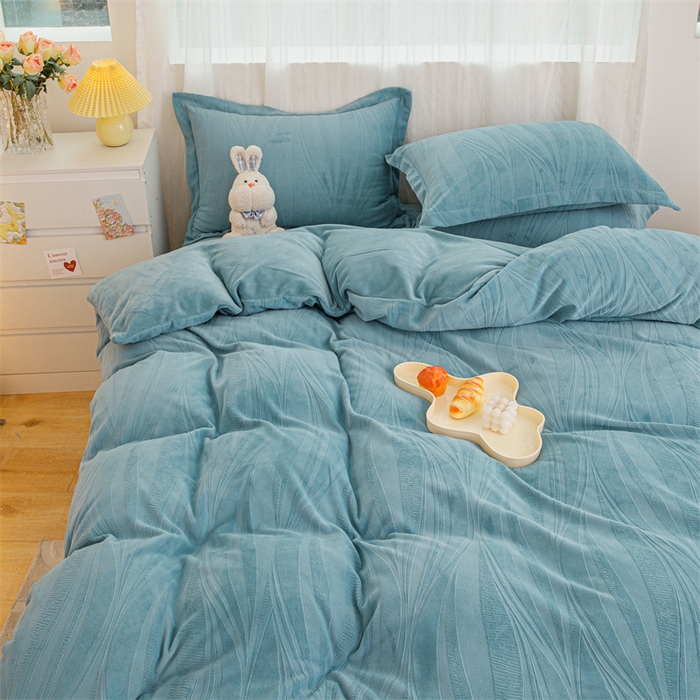 91家纺网 家纺一手货源 找家纺 锦罗绣 2025新款全消光烂花230克牛奶绒四件套 几何-蓝