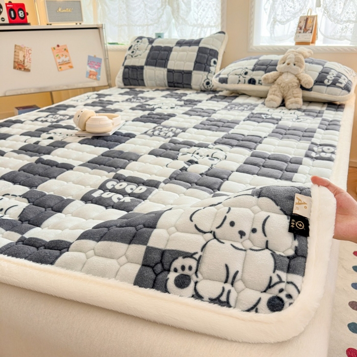 爱屋及屋 2025新款牛奶绒印花床垫-大床款 棋盘狗