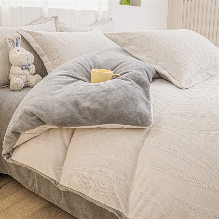 锦罗绣 2025新款全消光烂花230克牛奶绒四件套 几何-奶白