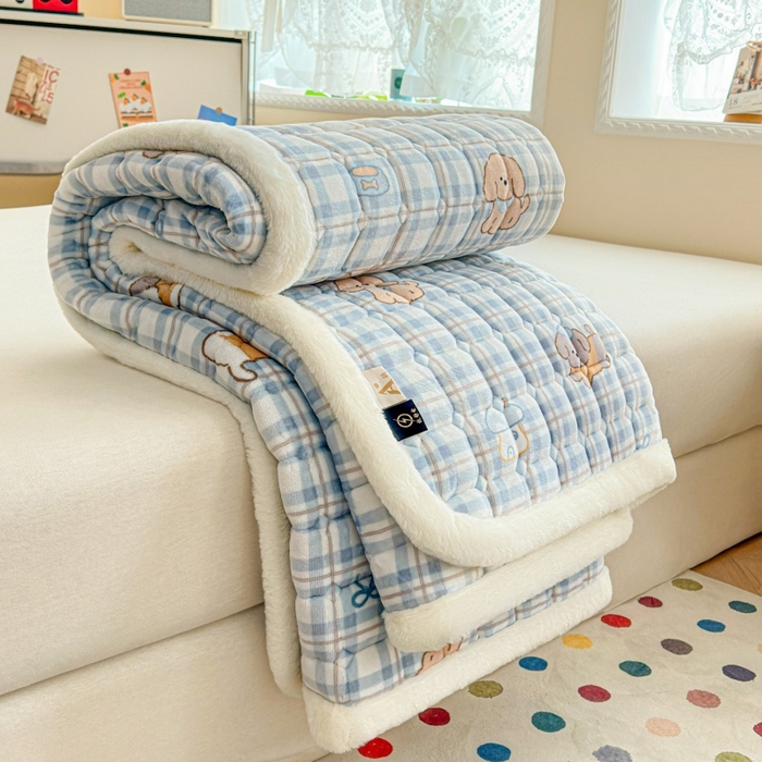 91家纺网 家纺一手货源 找家纺 爱屋及屋 2025新款牛奶绒印花床垫-大床款 竖格萌宠