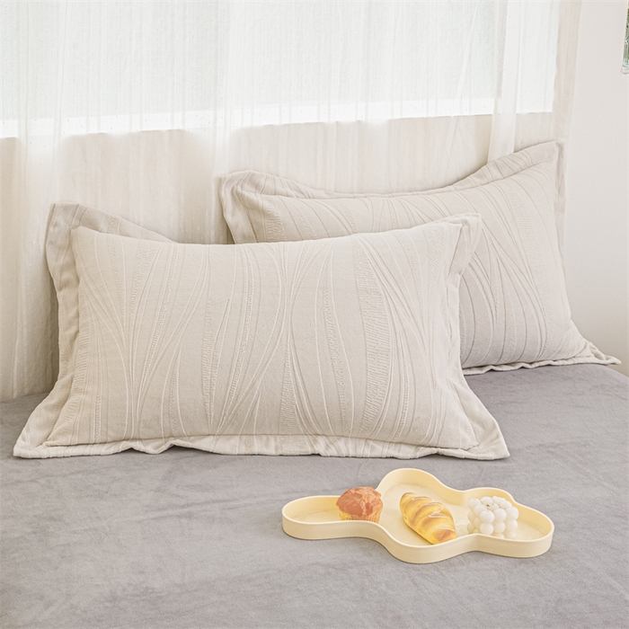 91家纺网 家纺一手货源 找家纺 锦罗绣 2025新款全消光烂花230克牛奶绒四件套 几何-奶白