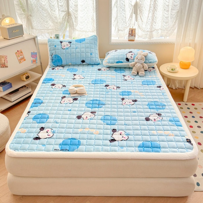 91家纺网 家纺一手货源 找家纺 爱屋及屋 2025新款牛奶绒印花床垫-大床款 涂鸦狗