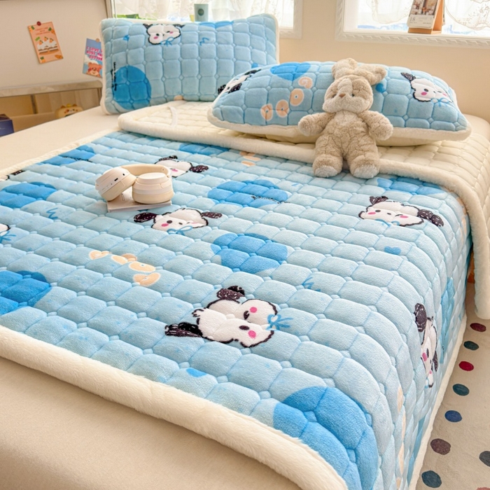 91家纺网 家纺一手货源 找家纺 爱屋及屋 2025新款牛奶绒印花床垫-大床款 涂鸦狗