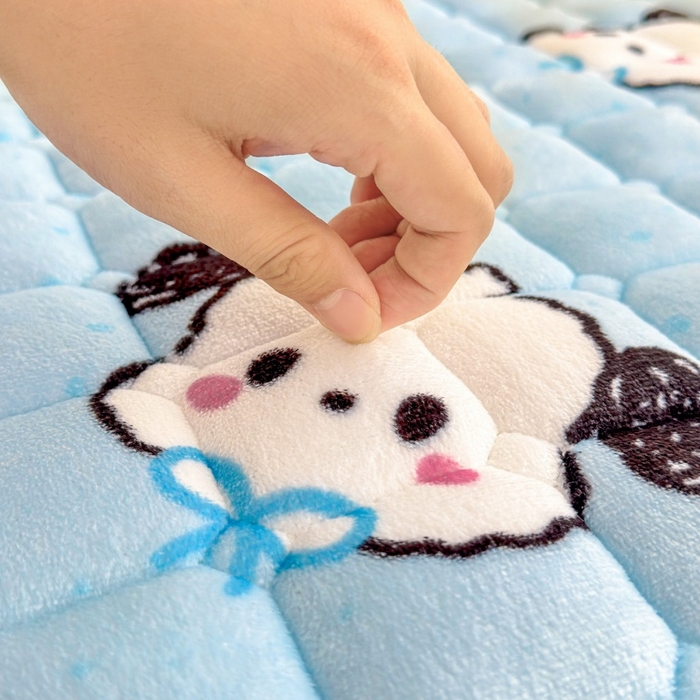 91家纺网 家纺一手货源 找家纺 爱屋及屋 2025新款牛奶绒印花床垫-大床款 涂鸦狗