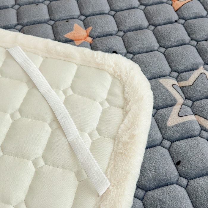 91家纺网 家纺一手货源 找家纺 爱屋及屋 2025新款牛奶绒印花床垫-大床款 星星灰