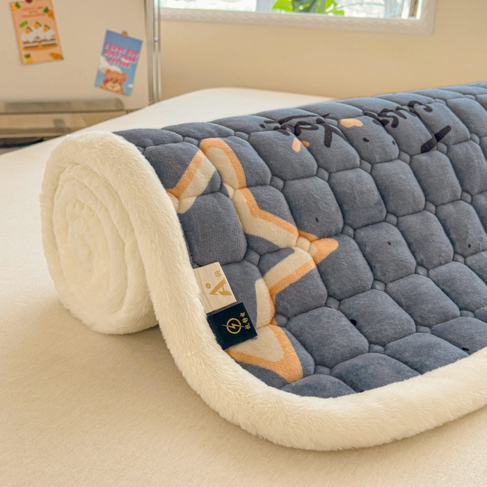 91家纺网 家纺一手货源 找家纺 爱屋及屋 2025新款牛奶绒印花床垫-大床款 星星灰