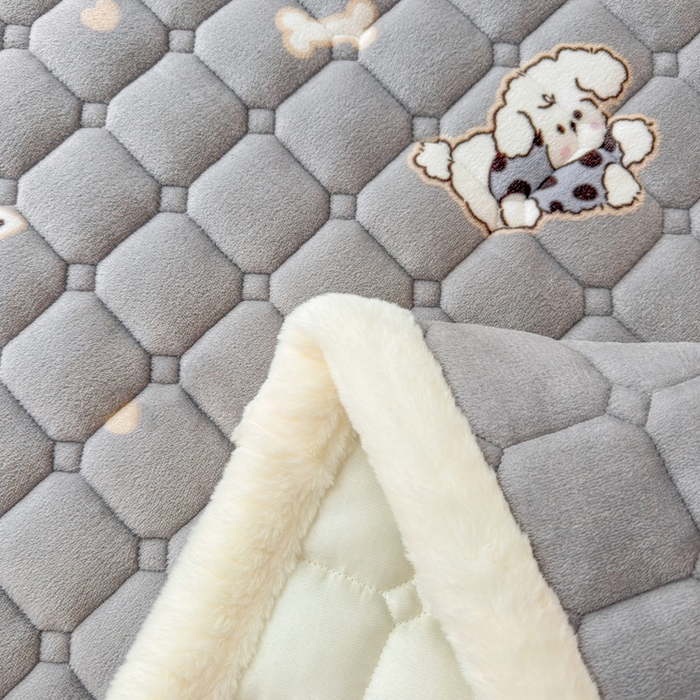 91家纺网 家纺一手货源 找家纺 爱屋及屋 2025新款牛奶绒印花床垫-大床款 星星小狗