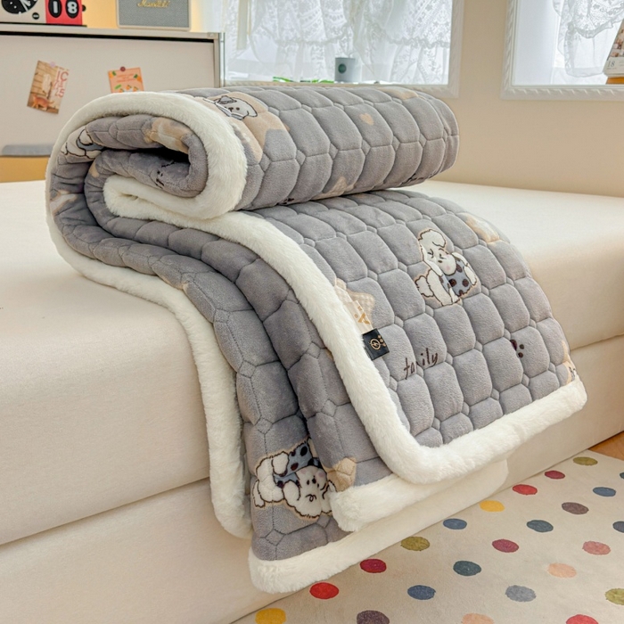 91家纺网 家纺一手货源 找家纺 爱屋及屋 2025新款牛奶绒印花床垫-大床款 星星小狗