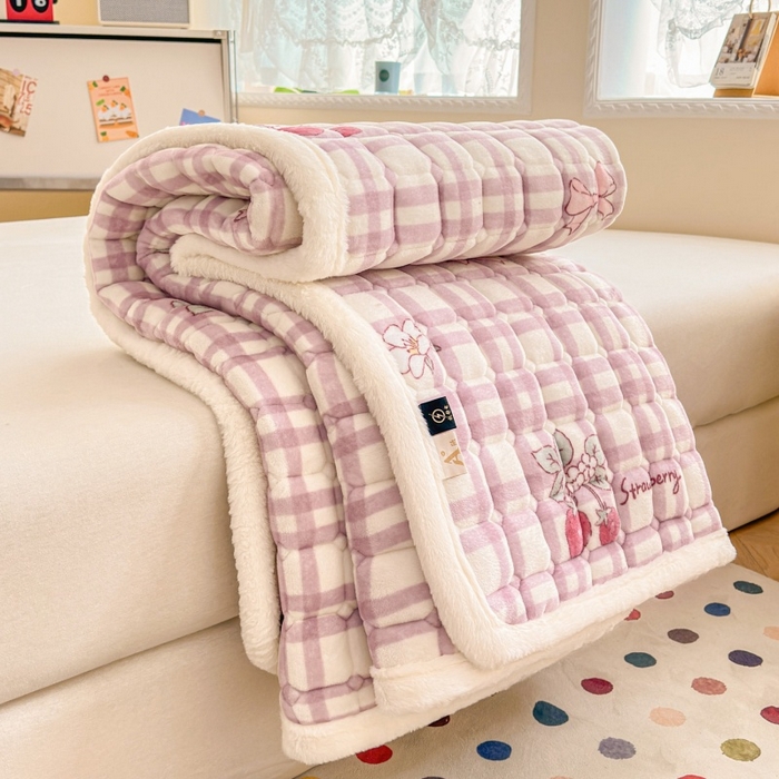 91家纺网 家纺一手货源 找家纺 爱屋及屋 2025新款牛奶绒印花床垫-大床款 紫色草莓