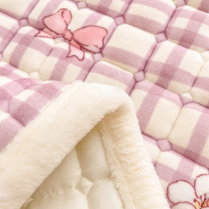 91家纺网 家纺一手货源 找家纺 爱屋及屋 2025新款牛奶绒印花床垫-大床款 紫色草莓