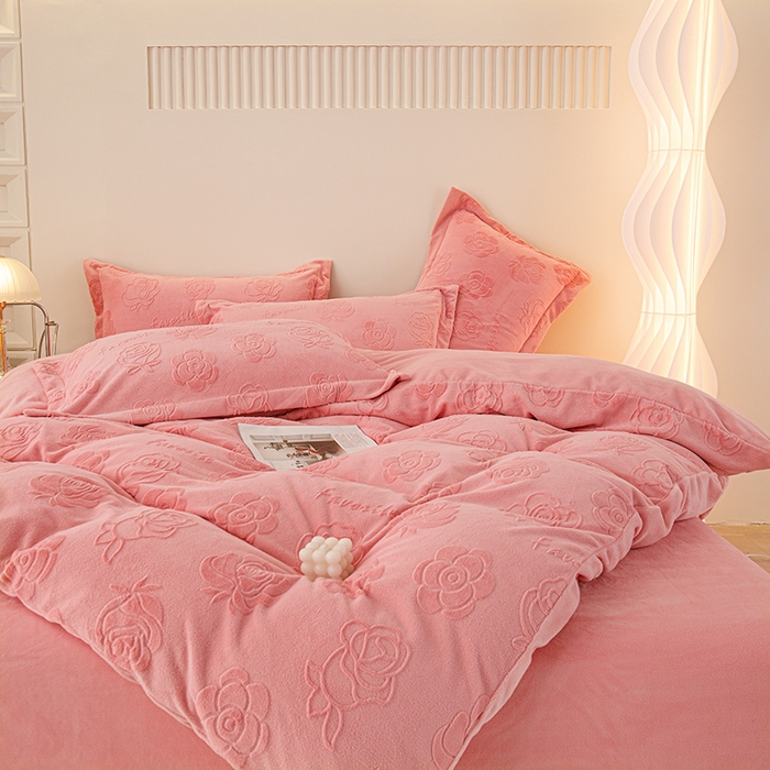 91家纺网 家纺一手货源 找家纺 锦罗绣 2025新款全消光烂花230克牛奶绒四件套 粉玫瑰