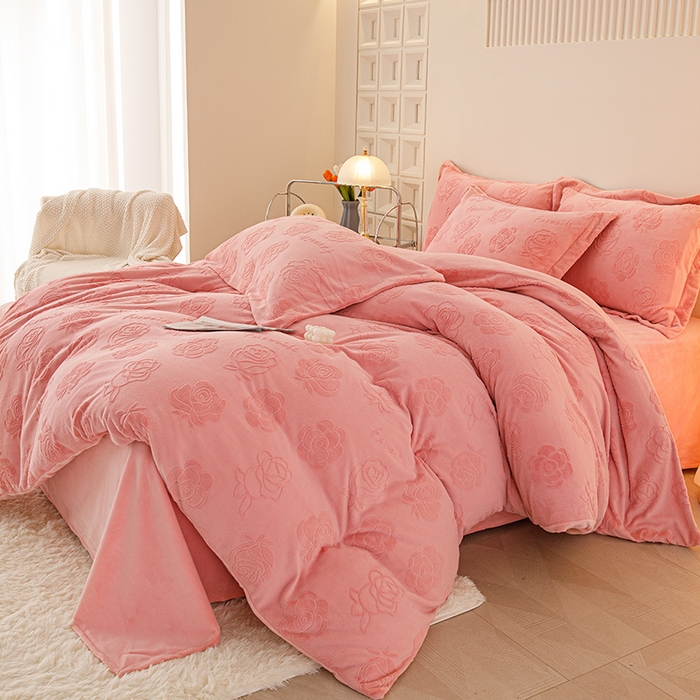 91家纺网 家纺一手货源 找家纺 锦罗绣 2025新款全消光烂花230克牛奶绒四件套 粉玫瑰