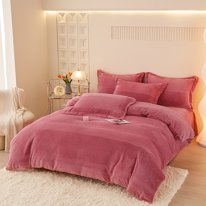 91家纺网 家纺一手货源 找家纺 锦罗绣 2025新款全消光烂花230克牛奶绒四件套 提花豆沙