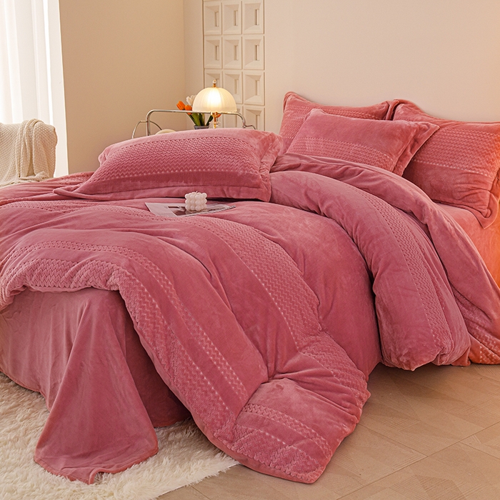 91家纺网 家纺一手货源 找家纺 锦罗绣 2025新款全消光烂花230克牛奶绒四件套 提花豆沙