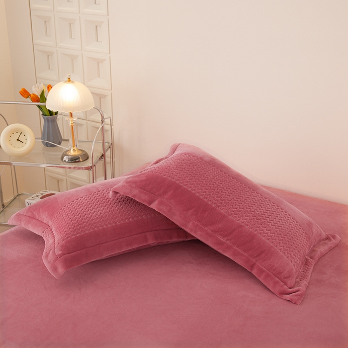 91家纺网 家纺一手货源 找家纺 锦罗绣 2025新款全消光烂花230克牛奶绒四件套 提花豆沙