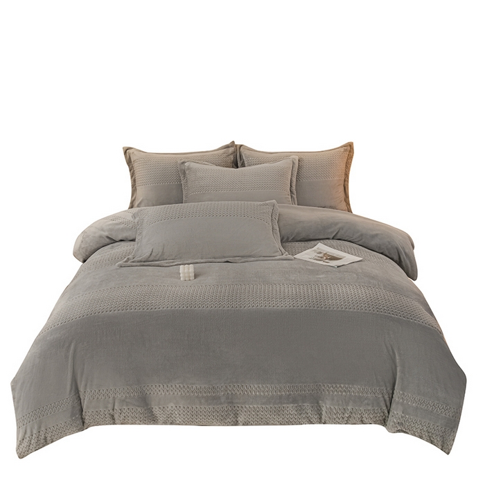 91家纺网 家纺一手货源 找家纺 锦罗绣 2025新款全消光烂花230克牛奶绒四件套 提花灰