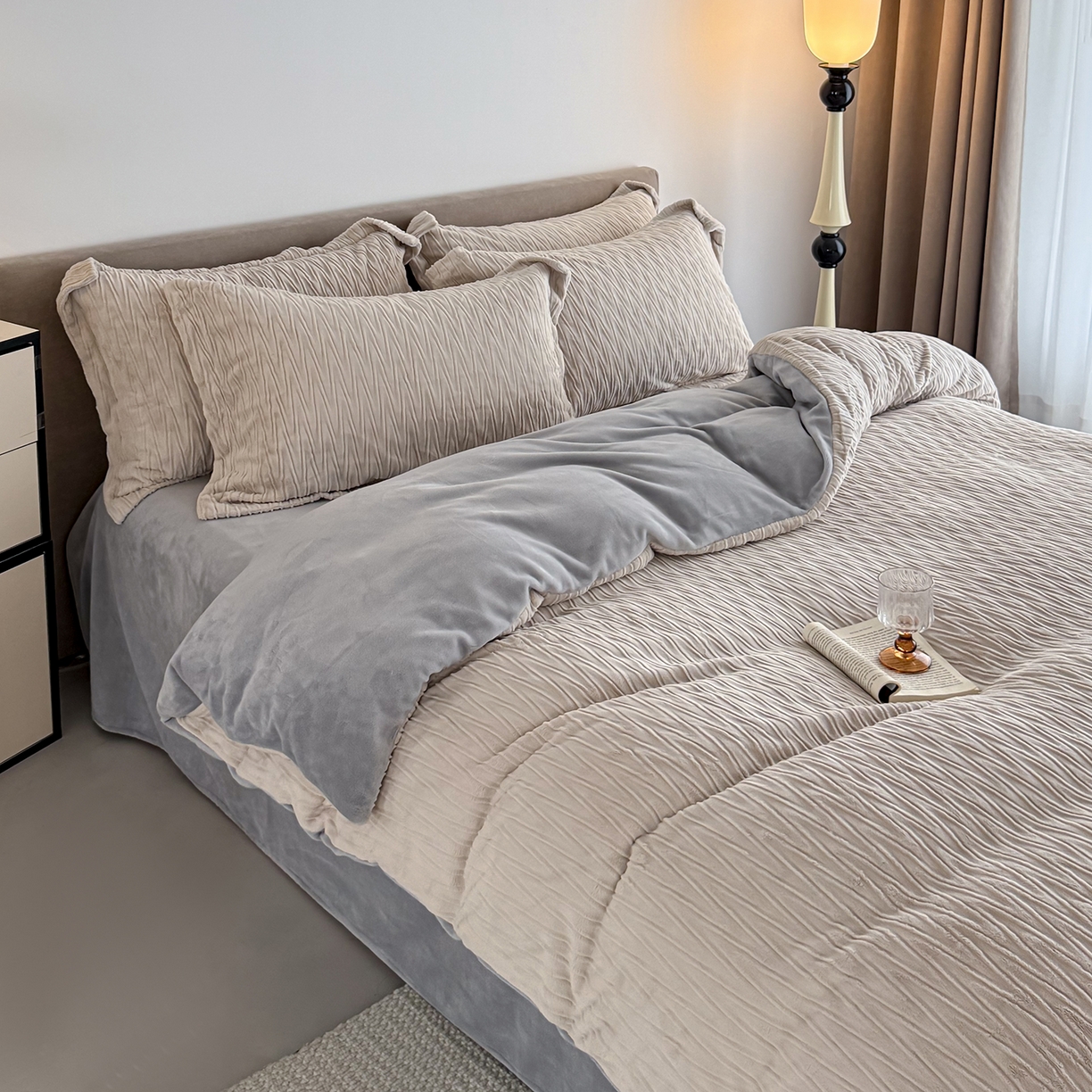 91家纺网 家纺一手货源 找家纺 锦罗绣 2025新款全消光烂花230克牛奶绒单被套 花想容