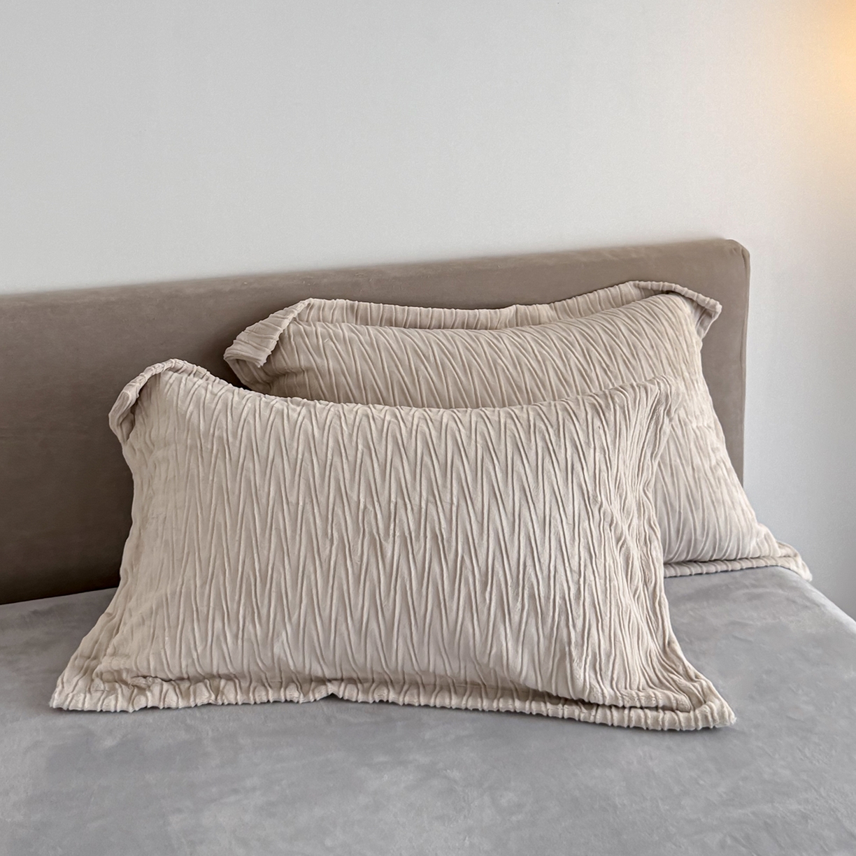 91家纺网 家纺一手货源 找家纺 锦罗绣 2025新款全消光烂花230克牛奶绒单被套 花想容