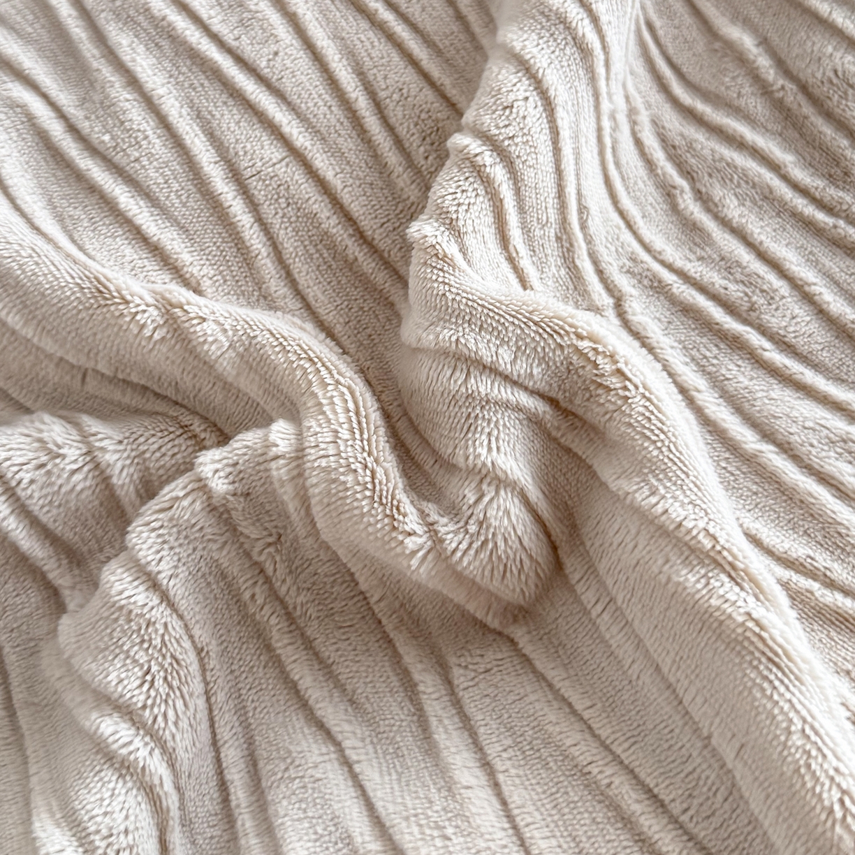 91家纺网 家纺一手货源 找家纺 锦罗绣 2025新款全消光烂花230克牛奶绒单被套 花想容