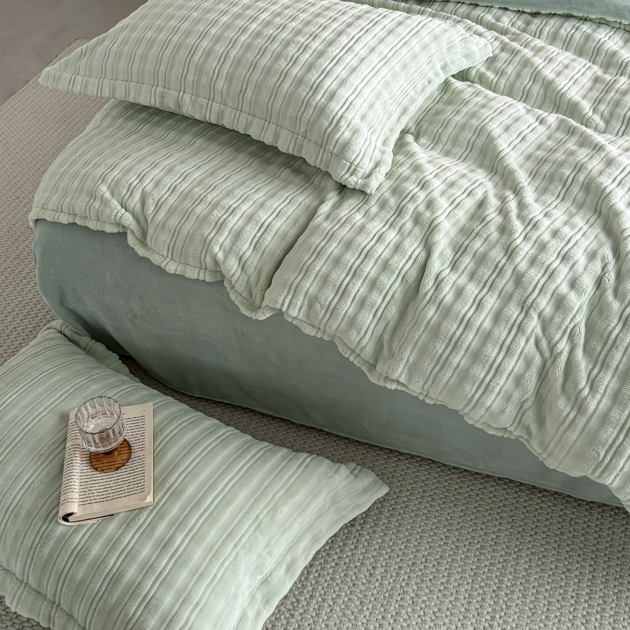 91家纺网 家纺一手货源 找家纺 锦罗绣 2025新款全消光烂花230克牛奶绒单被套 洛伊绿