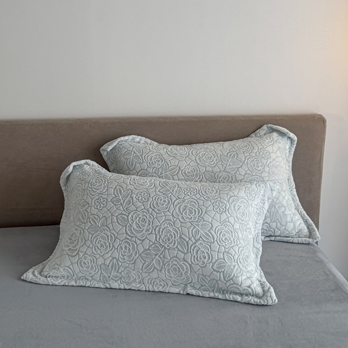 91家纺网 家纺一手货源 找家纺 锦罗绣 2025新款全消光烂花230克牛奶绒单被套 玫瑰香