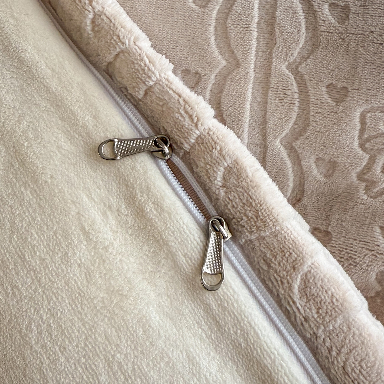 91家纺网 家纺一手货源 找家纺 锦罗绣 2025新款全消光烂花230克牛奶绒单被套 梦幻花园