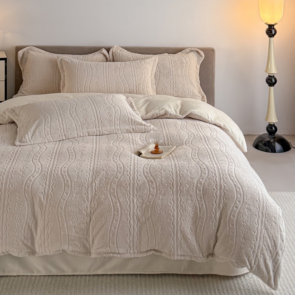 91家纺网 家纺一手货源 找家纺 锦罗绣 2025新款全消光烂花230克牛奶绒单被套 梦幻花园