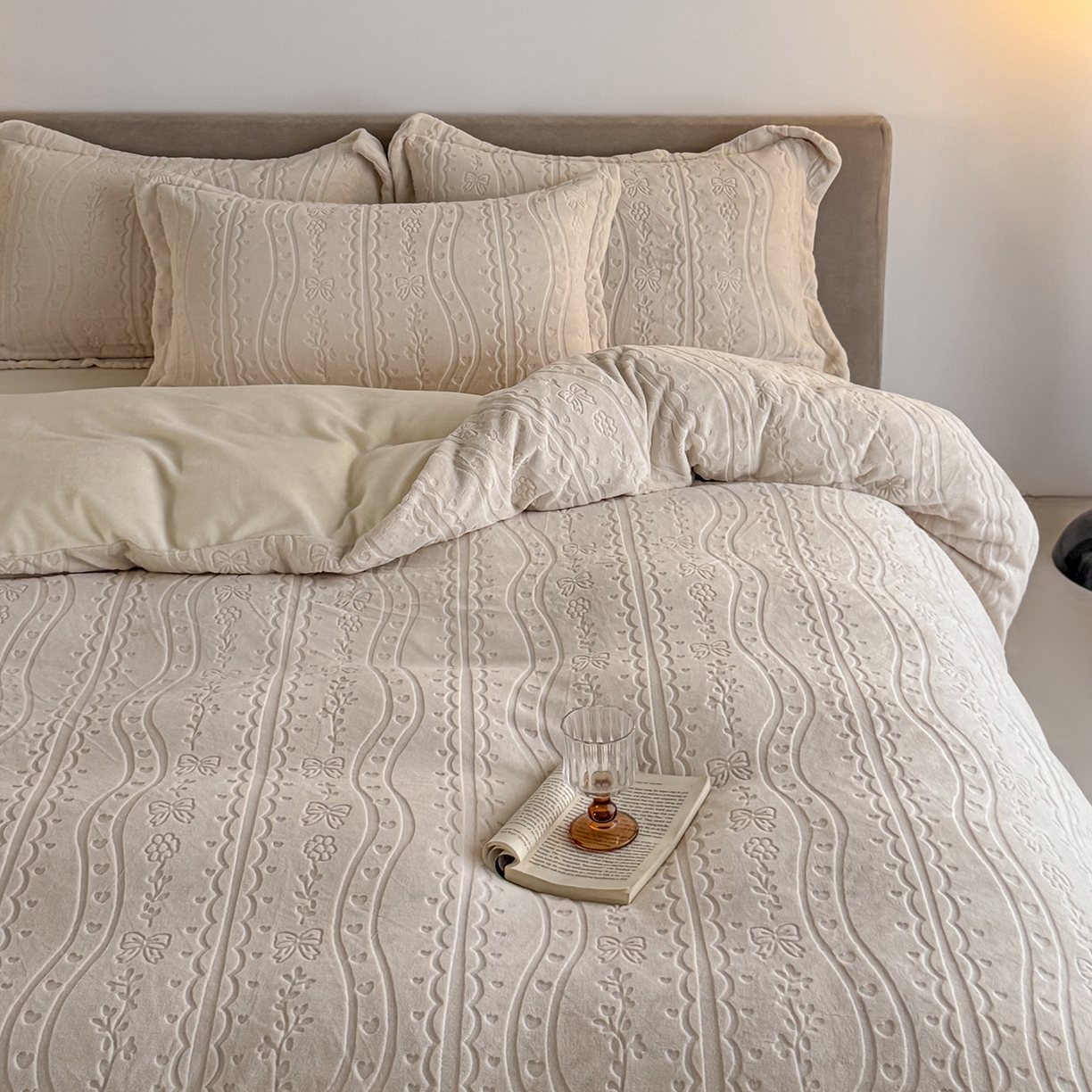 91家纺网 家纺一手货源 找家纺 锦罗绣 2025新款全消光烂花230克牛奶绒单被套 梦幻花园