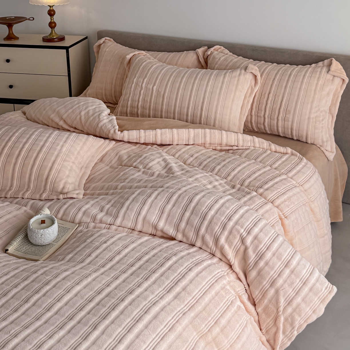 91家纺网 家纺一手货源 找家纺 锦罗绣 2025新款全消光烂花230克牛奶绒单被套 向阳而生