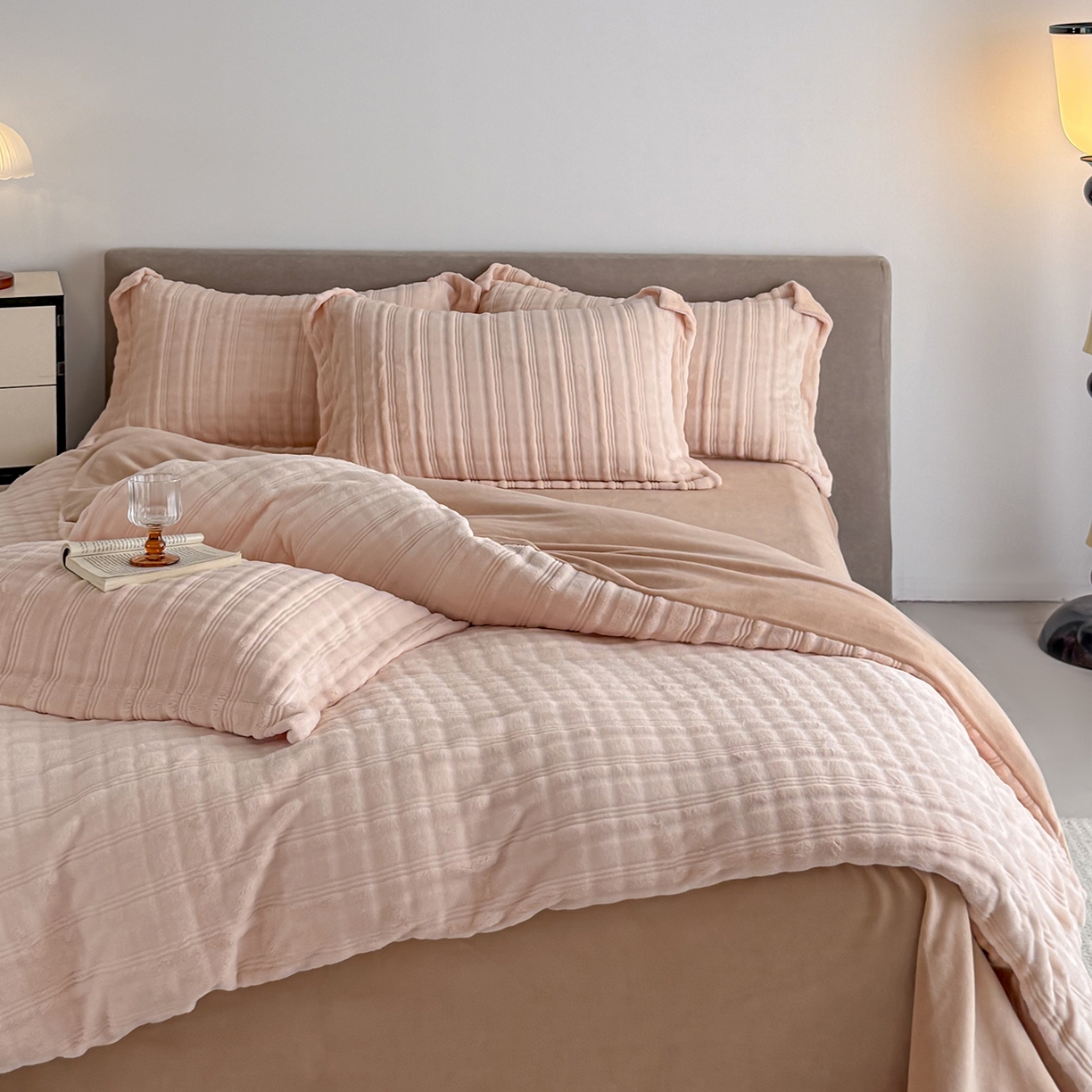 91家纺网 家纺一手货源 找家纺 锦罗绣 2025新款全消光烂花230克牛奶绒单被套 向阳而生