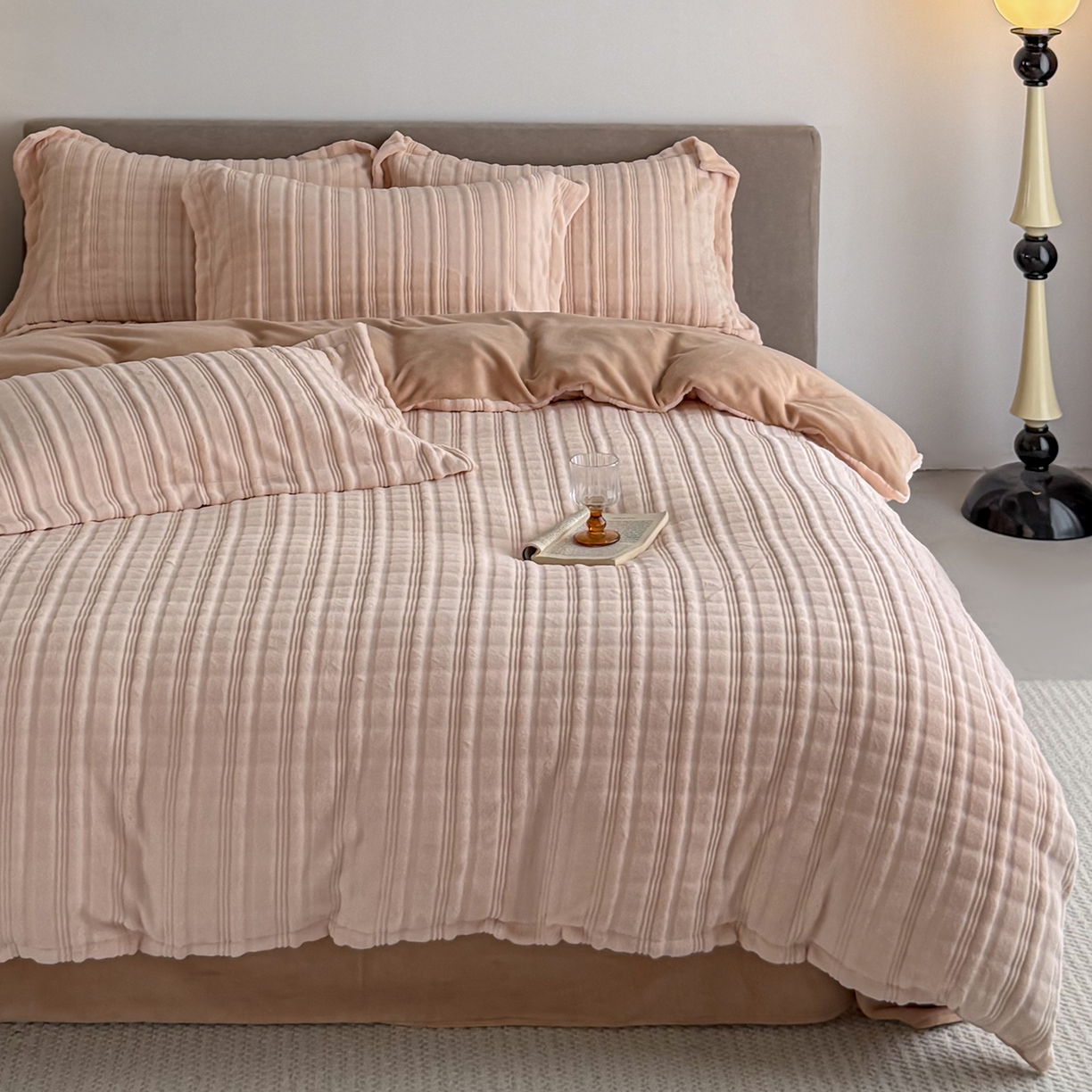 91家纺网 家纺一手货源 找家纺 锦罗绣 2025新款全消光烂花230克牛奶绒单被套 向阳而生