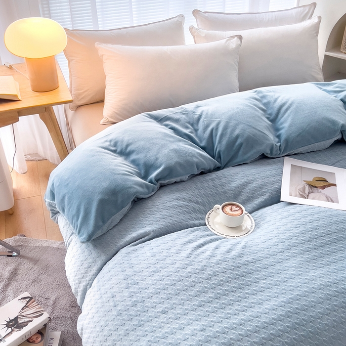 91家纺网 家纺一手货源 找家纺 锦罗绣 2025新款全消光烂花230克牛奶绒单被套 千鸟格-水蓝