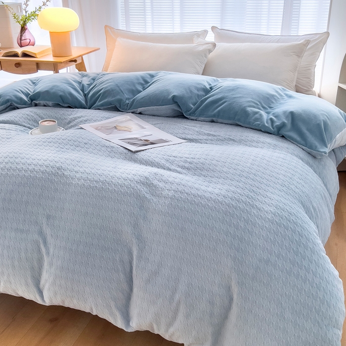 91家纺网 家纺一手货源 找家纺 锦罗绣 2025新款全消光烂花230克牛奶绒单被套 千鸟格-水蓝