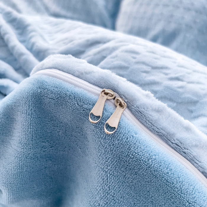 91家纺网 家纺一手货源 找家纺 锦罗绣 2025新款全消光烂花230克牛奶绒单被套 千鸟格-水蓝