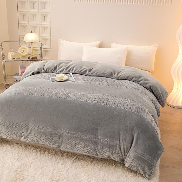 91家纺网 家纺一手货源 找家纺 锦罗绣 2025新款全消光烂花230克牛奶绒单被套 提花-灰