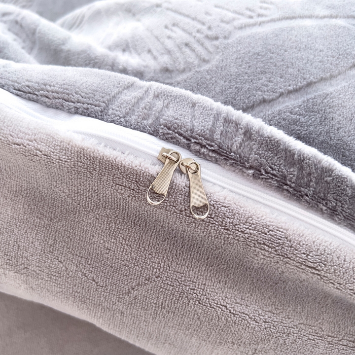 91家纺网 家纺一手货源 找家纺 锦罗绣 2025新款全消光烂花230克牛奶绒单被套 银杏叶-灰