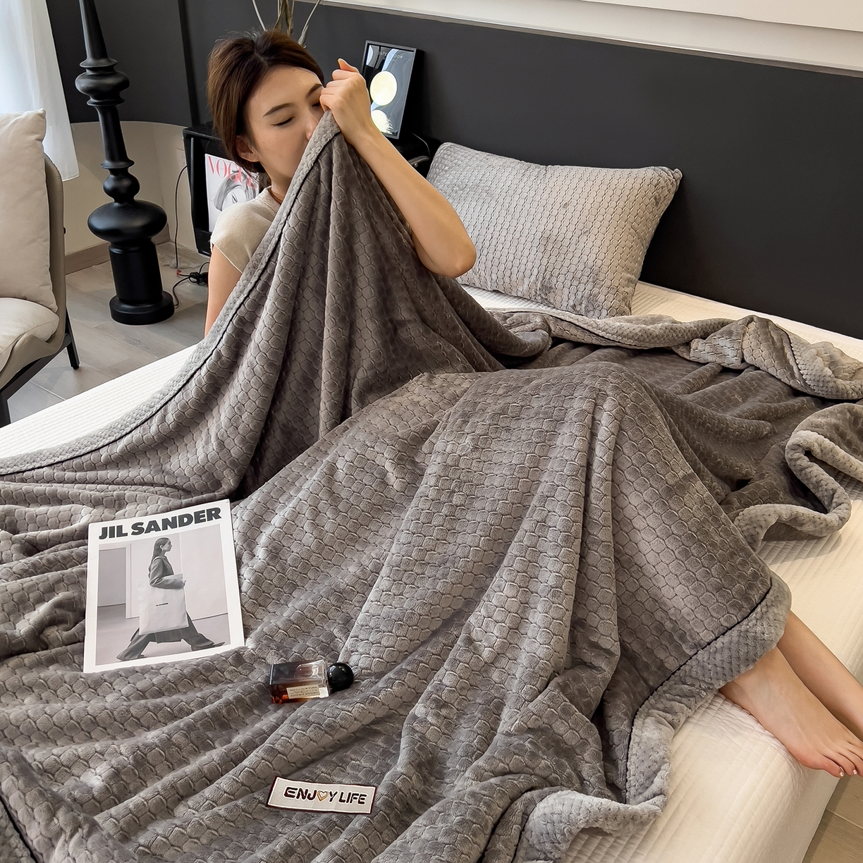 91家纺网 家纺一手货源 找家纺 （总）世纪绒品 2025新款A类六梳牛奶绒提花足球宝贝毛毯