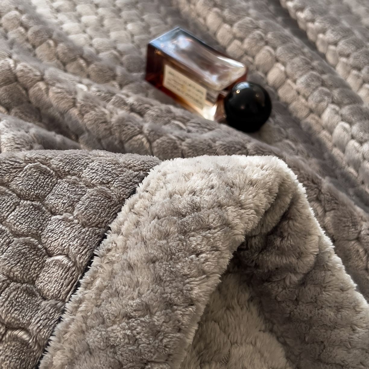 91家纺网 家纺一手货源 找家纺 （总）世纪绒品 2025新款A类六梳牛奶绒提花足球宝贝毛毯