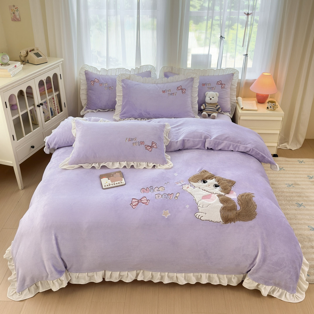 91家纺网 家纺一手货源 找家纺 易禾 2025新款韩版牛奶绒卡通兔毛贴布刺绣床单款床笠款四件套三件套小奶猫系列（专版） 小奶猫——浅紫
