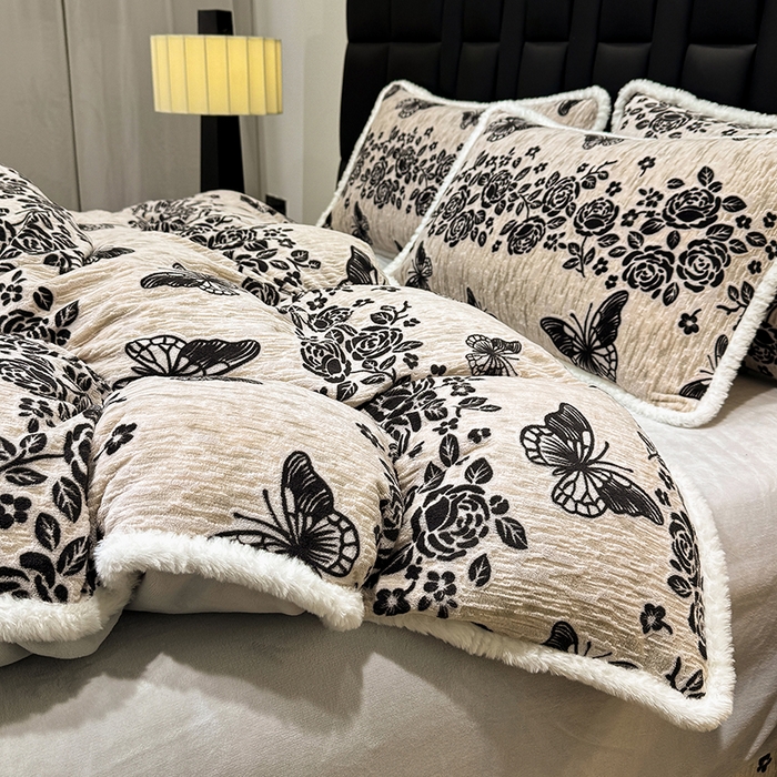 91家纺网 家纺一手货源 找家纺 云玲时尚 2025新款牛奶绒立体雕花兔毛绒包边四件套 蝶恋花香