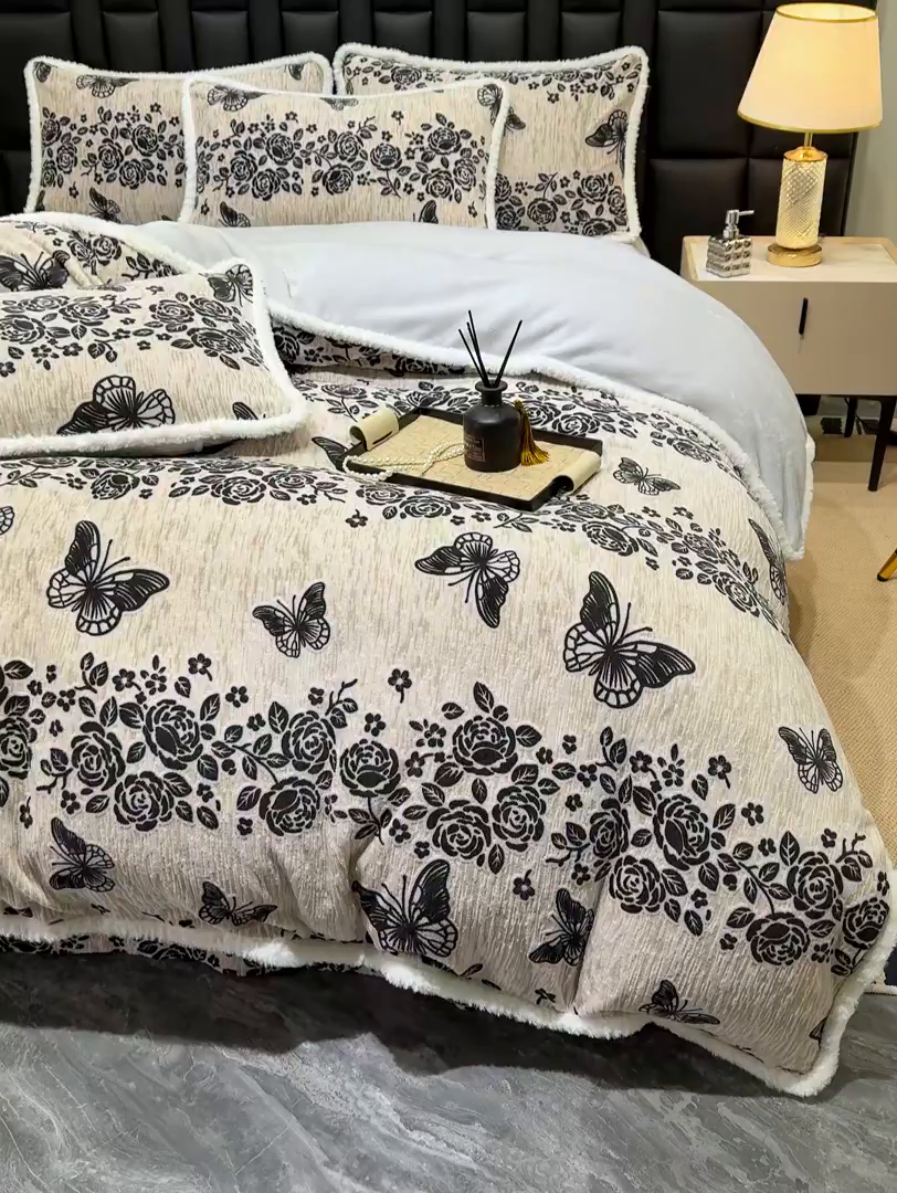 91家纺网 家纺一手货源 找家纺 云玲时尚 2025新款牛奶绒立体雕花兔毛绒包边四件套 蝶恋花香