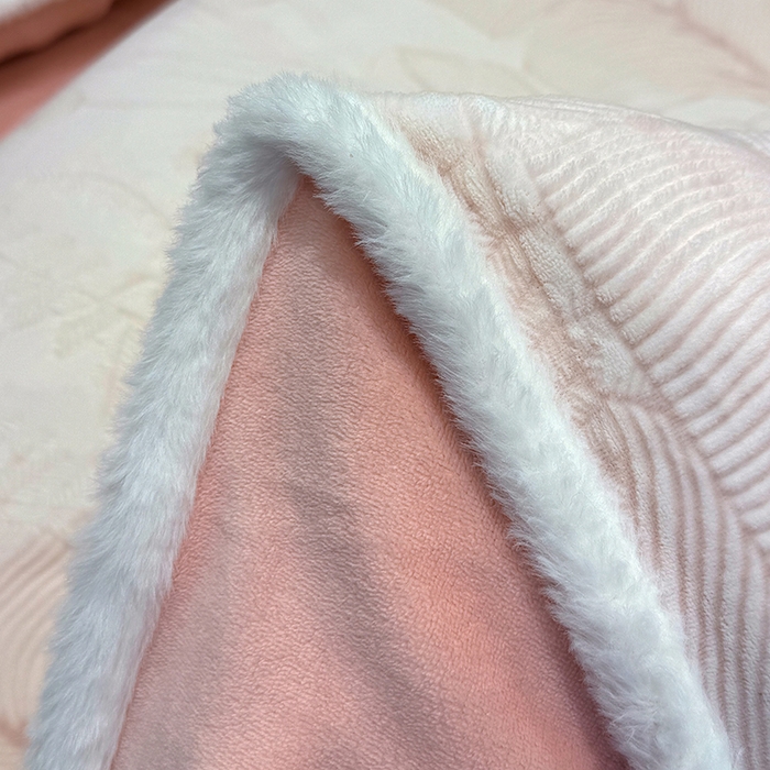 91家纺网 家纺一手货源 找家纺 云玲时尚 2025新款牛奶绒立体雕花兔毛绒包边四件套 繁花朵朵