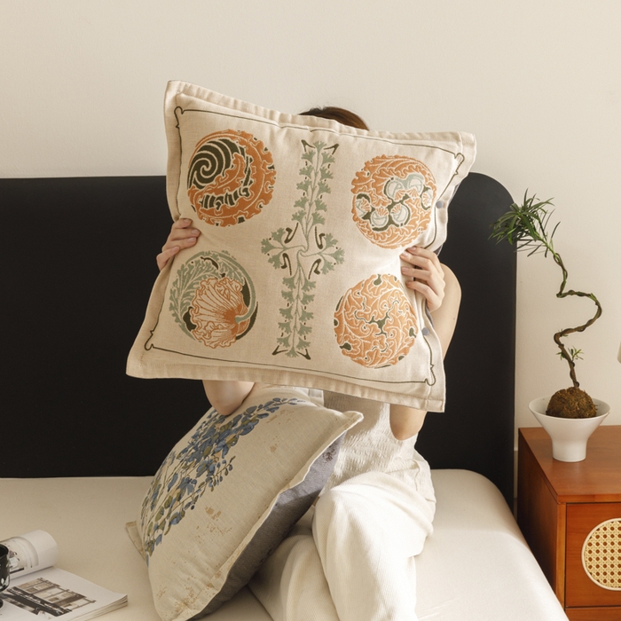 91家纺网 家纺一手货源 找家纺 爱港家纺 2025新款全棉纯棉纱布抱枕 靠枕 可拆洗 腰枕 客厅卧室汽车纯棉方枕套 锦团