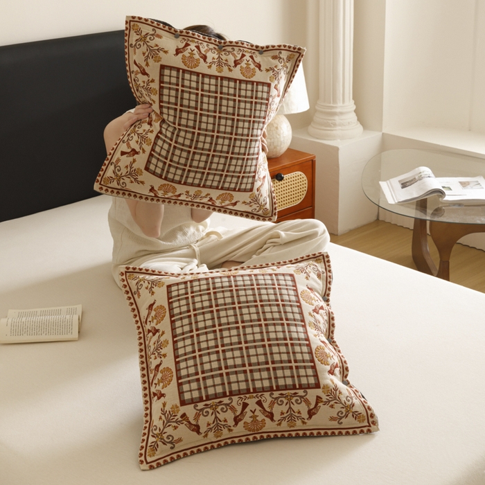 91家纺网 家纺一手货源 找家纺 爱港家纺 2025新款全棉纯棉纱布抱枕 靠枕 可拆洗 腰枕 客厅卧室汽车纯棉方枕套 雀阁