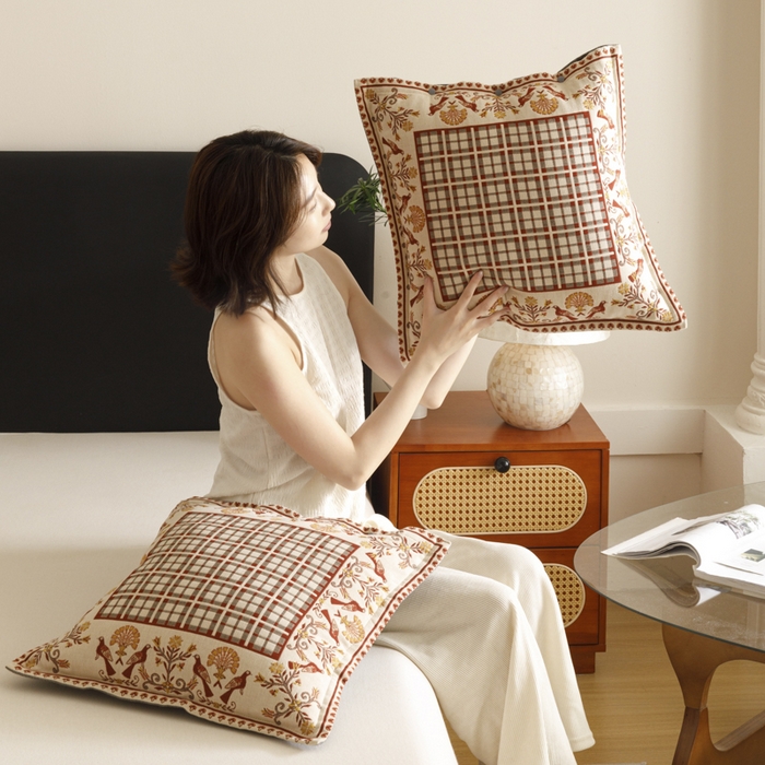 91家纺网 家纺一手货源 找家纺 爱港家纺 2025新款全棉纯棉纱布抱枕 靠枕 可拆洗 腰枕 客厅卧室汽车纯棉方枕套 雀阁