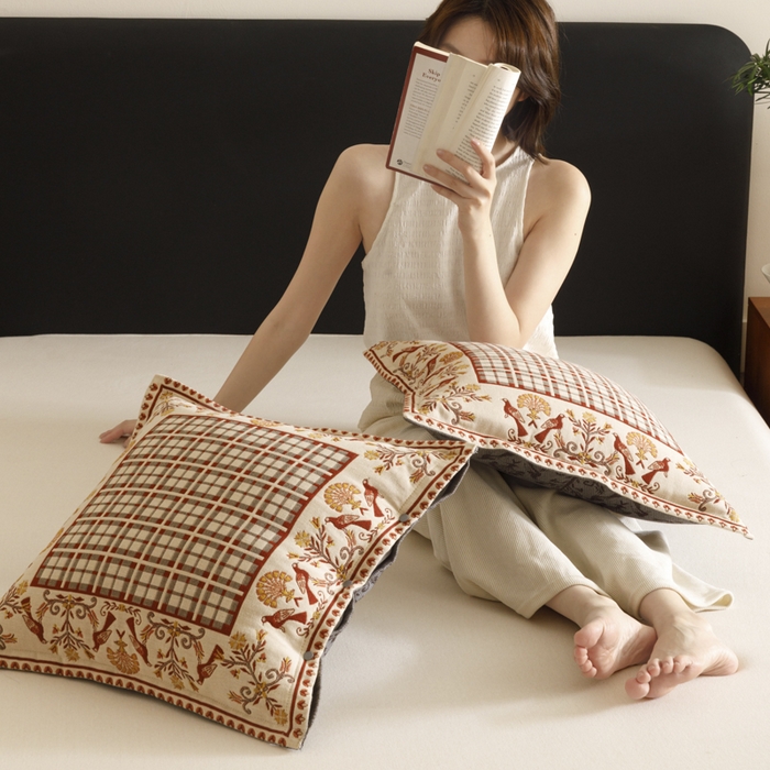 91家纺网 家纺一手货源 找家纺 爱港家纺 2025新款全棉纯棉纱布抱枕 靠枕 可拆洗 腰枕 客厅卧室汽车纯棉方枕套 雀阁