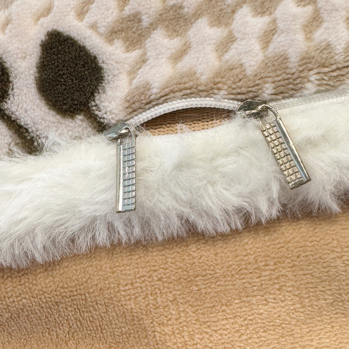 91家纺网 家纺一手货源 找家纺 云玲时尚 2025新款牛奶绒立体雕花兔毛绒包边四件套 格韵经典