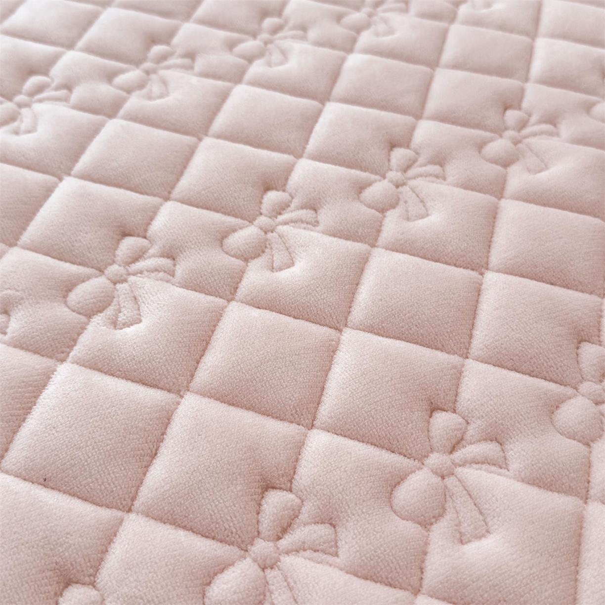 91家纺网 家纺一手货源 找家纺 （总）恒爱家纺 2025新款牛奶绒立体剪花床盖四件套-心魅