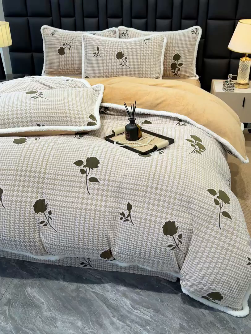 91家纺网 家纺一手货源 找家纺 云玲时尚 2025新款牛奶绒立体雕花兔毛绒包边四件套 格韵经典